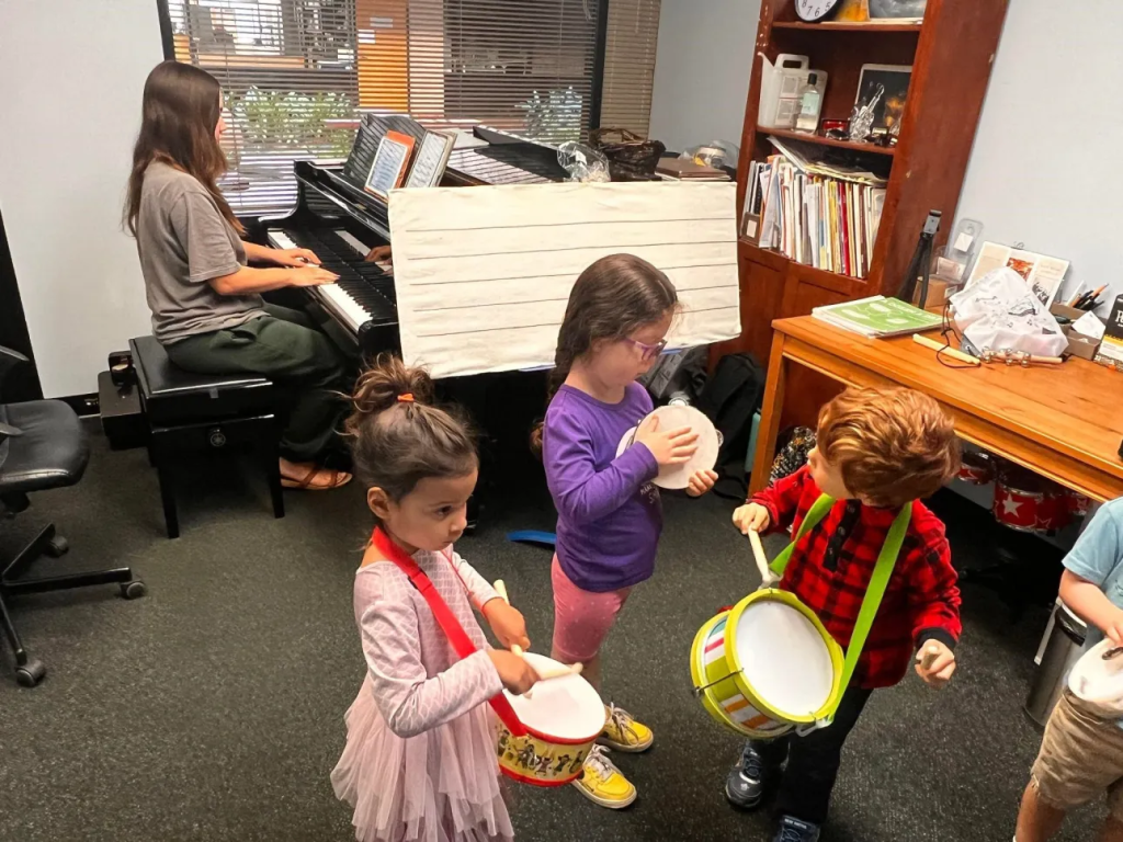 Cara Sederhana Mengembangkan Imajinasi Anak: 7 Metode Terbukti untuk Generasi Alpha